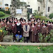 La Via Avenio est officiellement inaugurée en présence des représentants de la Confrérie Fraternelle des Jacquets de France.